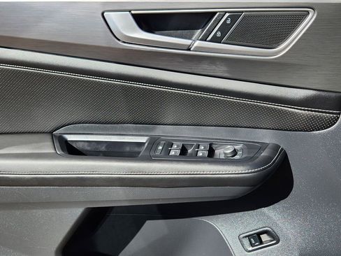 Used 2024 Volkswagen Atlas Cross Sport SE image 13