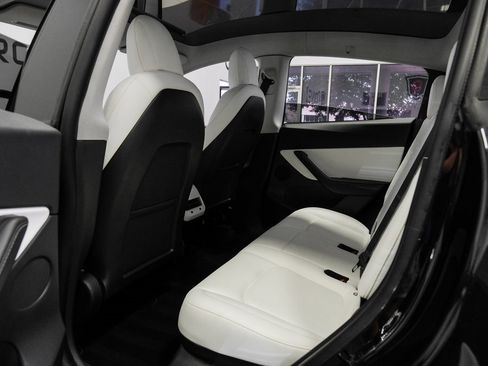 Used 2021 Tesla Model Y Long Range image 42