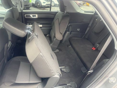 Used 2024 Ford Explorer XLT AWD/4WD image 33