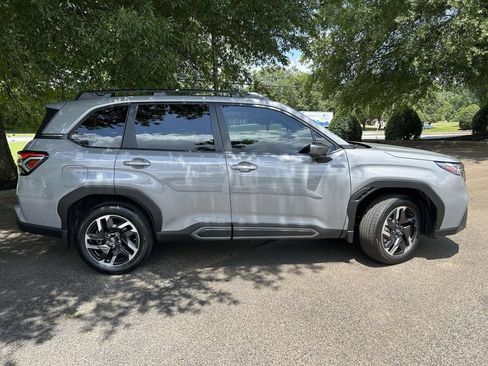 Used 2025 Subaru Forester Limited w/ Popular Package AWD/4WD image 2