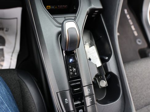 Used 2023 Toyota Crown Limited image 25