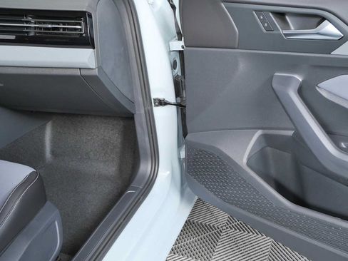 New 2026 Volkswagen Jetta SE FWD image 21