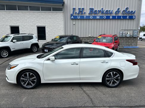 Used 2017 Nissan Altima 2.5 SR FWD image 4