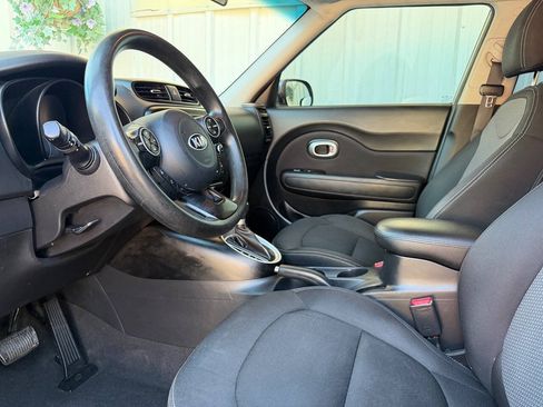 Used 2017 Kia Soul + FWD image 11