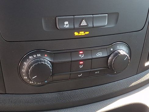 Used 2023 Mercedes-Benz Metris image 18