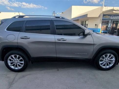 Used 2019 Jeep Cherokee Latitude w/ Popular Appearance Group image 9