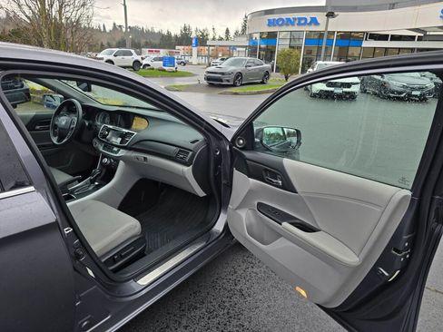 Used 2013 Honda Accord Touring image 10