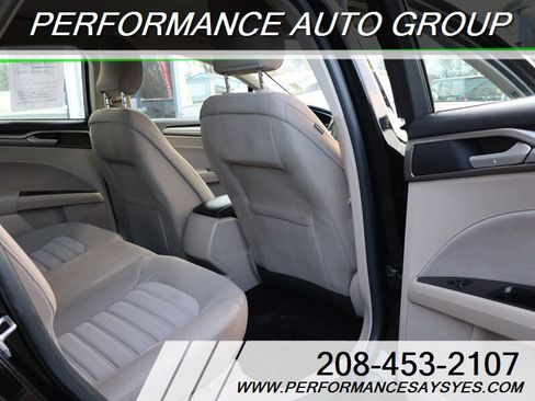 Used 2017 Ford Fusion SE image 22