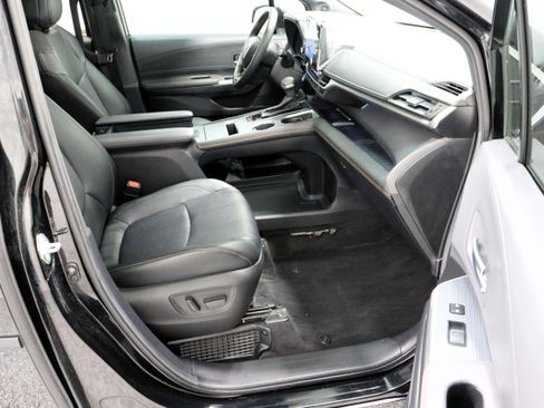 Used 2024 Toyota Sienna XLE Woodland Edition image 41