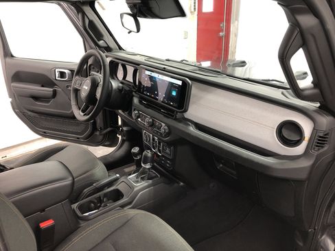 Certified 2025 Jeep Wrangler Sport S image 15