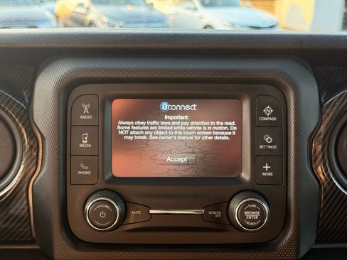 Used 2018 Jeep Wrangler Unlimited Sport S AWD/4WD image 17