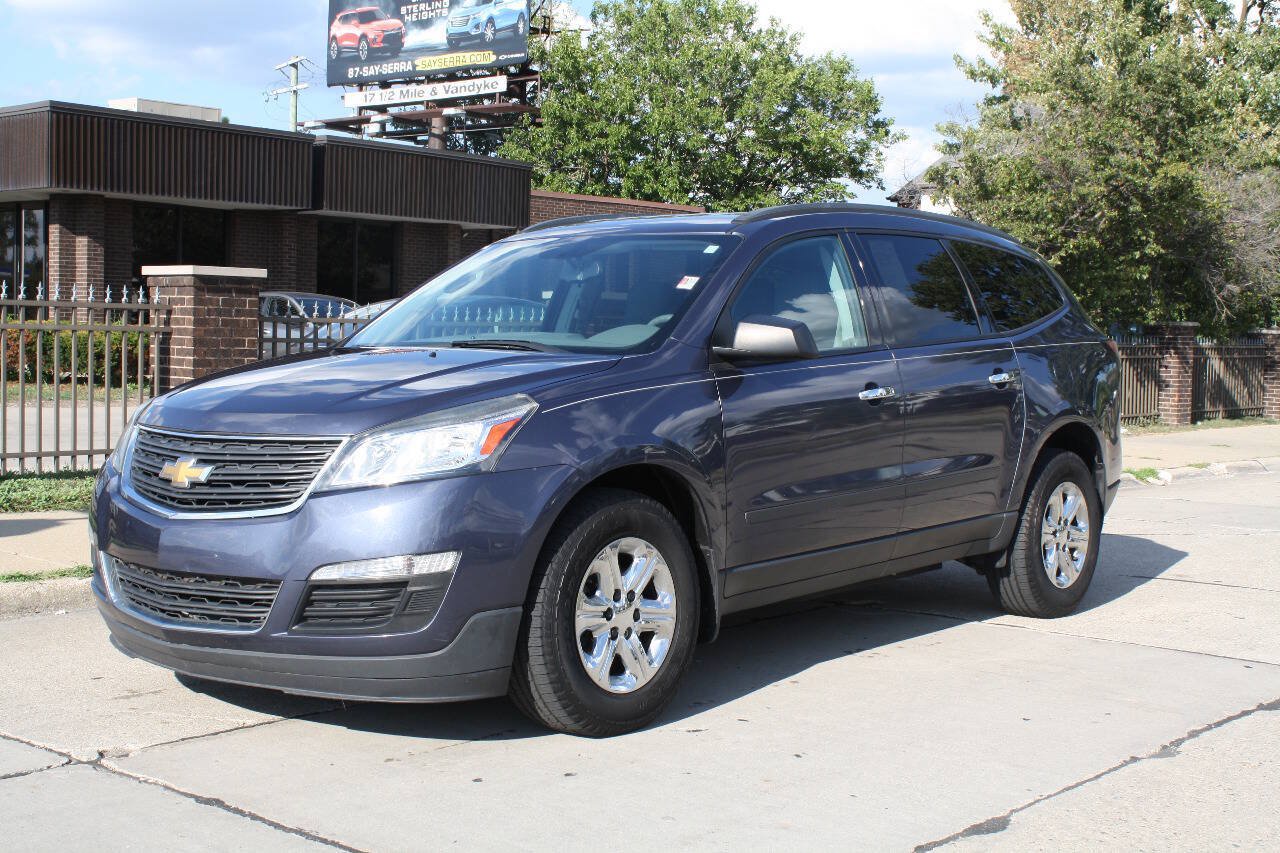 Used 2014 Chevrolet Traverse LS FWD image 2