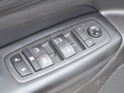 Used 2020 Jeep Grand Cherokee Altitude AWD/4WD image 16
