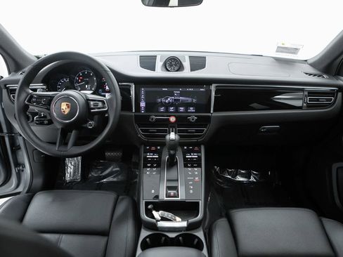 Certified 2026 Porsche Macan AWD/4WD image 13