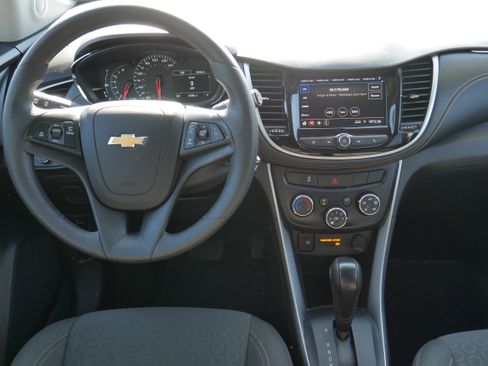 Used 2022 Chevrolet Trax LS w/ Tint and Cruise Package image 15