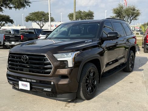 Used 2024 Toyota Sequoia Limited image 9