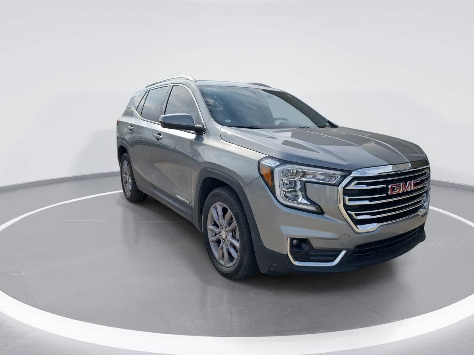 Used 2023 GMC Terrain SLT FWD image 2