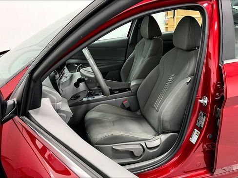 Used 2025 Hyundai Elantra SEL FWD image 31