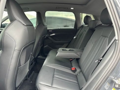 Used 2025 Audi Q6 e-tron Premium Plus image 10