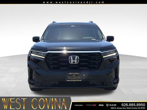 Used 2023 Honda Pilot Touring image 3