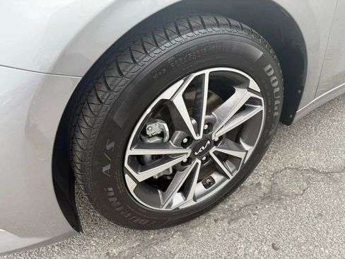 Used 2022 Kia Forte LXS w/ LXS Technology Package image 12