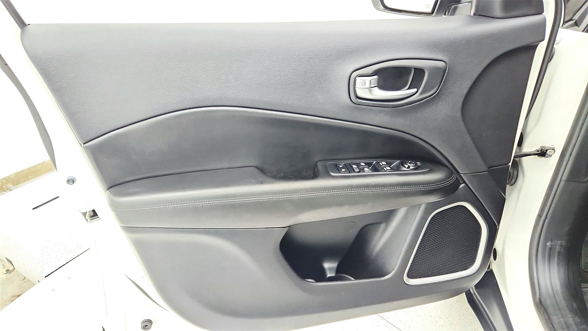 Used 2021 Jeep Compass Latitude AWD/4WD image 40