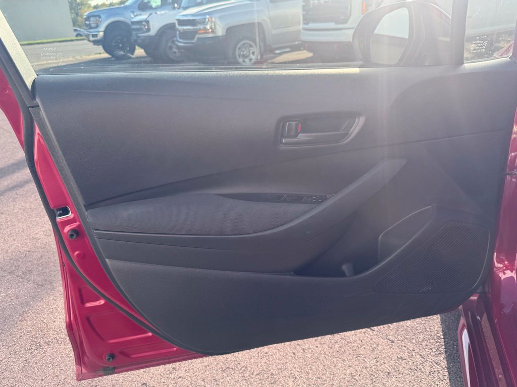 Used 2025 Toyota Corolla LE AWD/4WD image 8