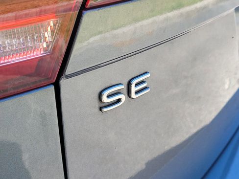 Used 2023 Volkswagen Tiguan SE R-Line image 5