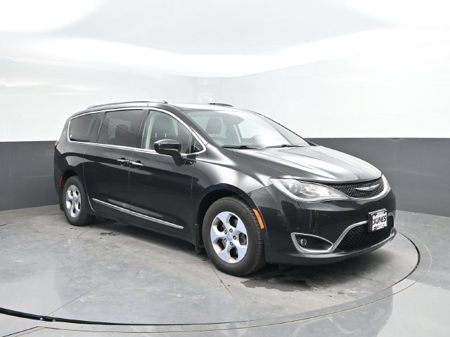 Used 2017 Chrysler Pacifica Touring-L Plus FWD image 4