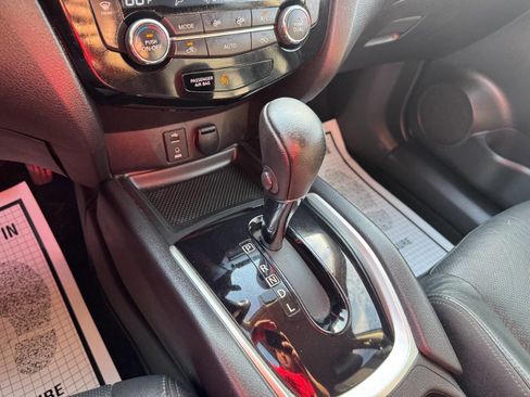 Used 2015 Nissan Rogue SL image 19