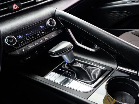 Used 2021 Hyundai Elantra SEL w/ Convenience Package image 30