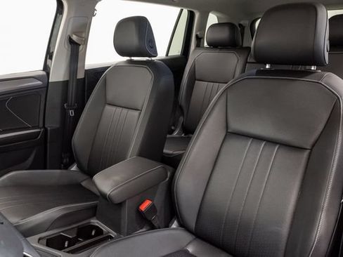 Used 2023 Volkswagen Tiguan SE FWD image 9