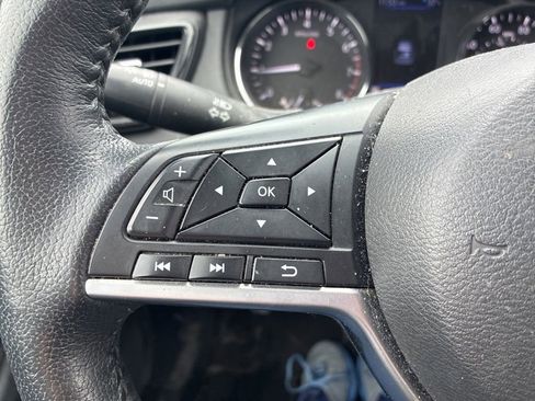 Used 2020 Nissan Rogue SV image 22