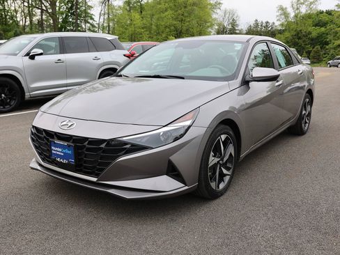 Certified 2023 Hyundai Elantra SEL w/ Convenience Package FWD image 3