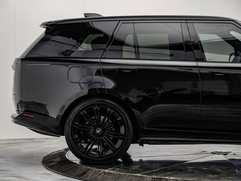 Used 2024 Land Rover Range Rover SE image 16