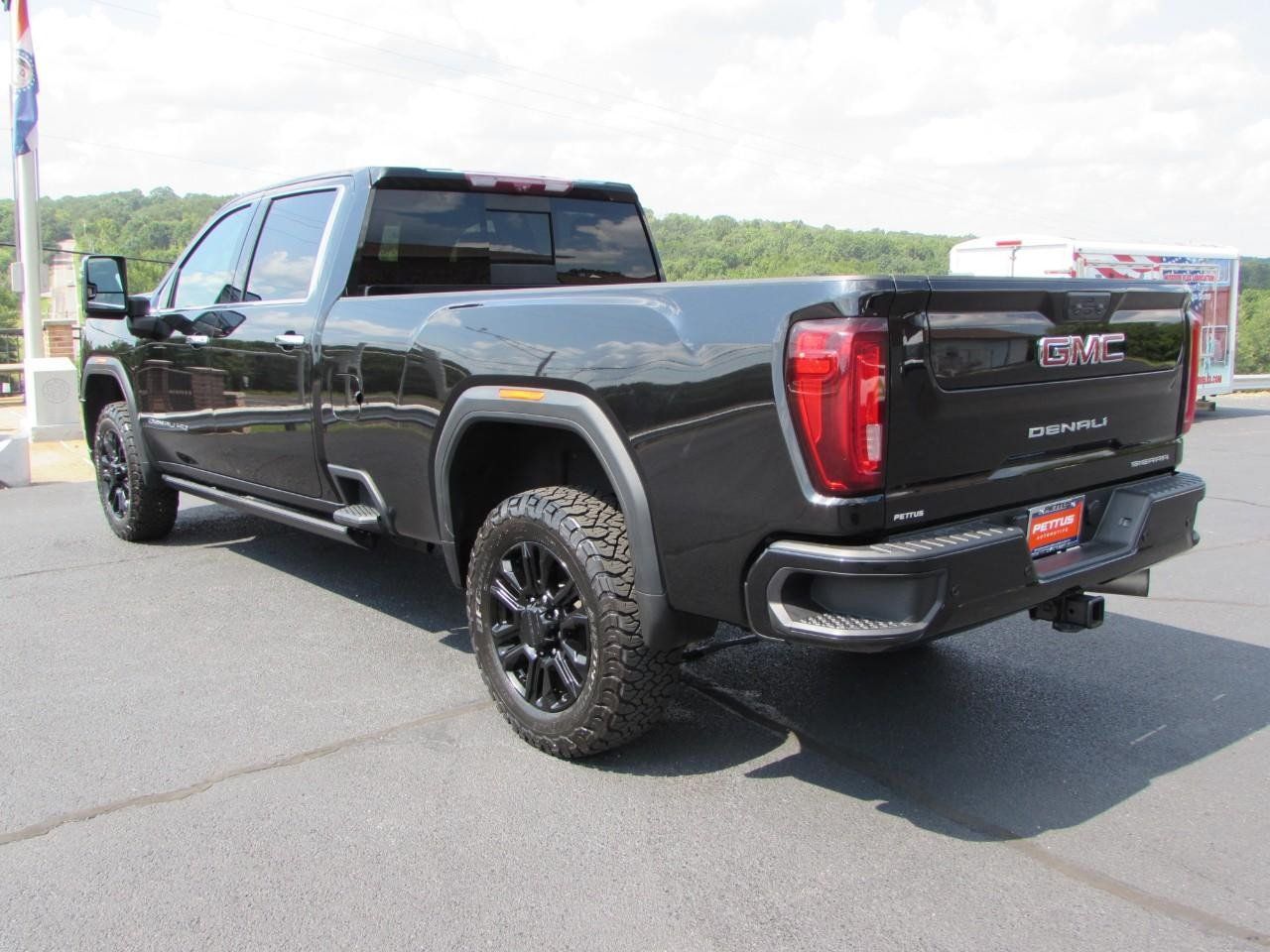 Used 2023 GMC Sierra 3500 Denali w/ Denali Black Diamond Edition AWD/4WD image 5