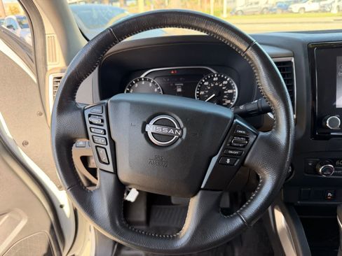 Used 2022 Nissan Frontier SV w/ Technology Package AWD/4WD image 16