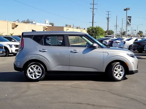 Used 2025 Kia Soul LX w/ LX Technology Package FWD image 5