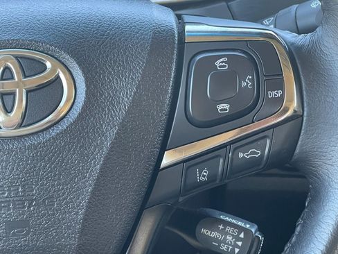 Used 2018 Toyota Avalon XLE Premium w/ Preferred Accessory Package FWD image 29