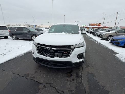 Used 2023 Chevrolet Traverse RS image 3