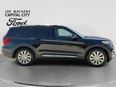 Used 2022 Ford Explorer Limited w/ Equipment Group 301A AWD/4WD image 3
