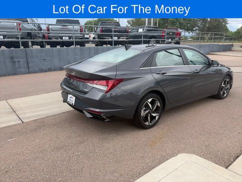 Used 2023 Hyundai Elantra Limited FWD image 5