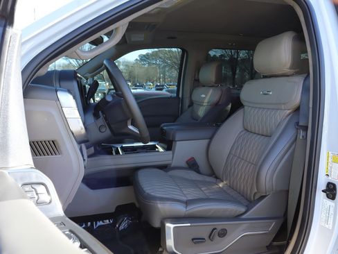 Used 2026 Ford F250 Platinum w/ Platinum Plus Package AWD/4WD image 9