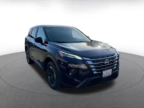 Used 2025 Nissan Rogue SV AWD/4WD image 3