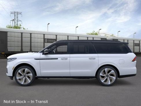 New 2026 Lincoln Navigator L Black Label AWD/4WD image 3