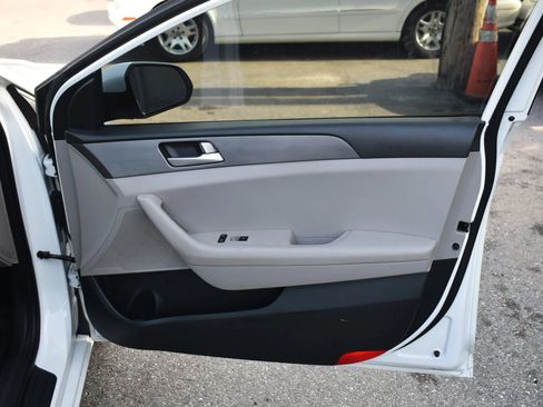 Used 2016 Hyundai Sonata SE FWD image 13