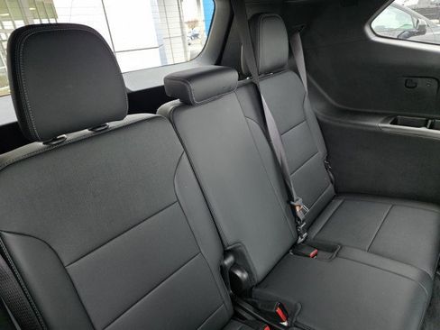 Used 2025 Buick Enclave Preferred image 11