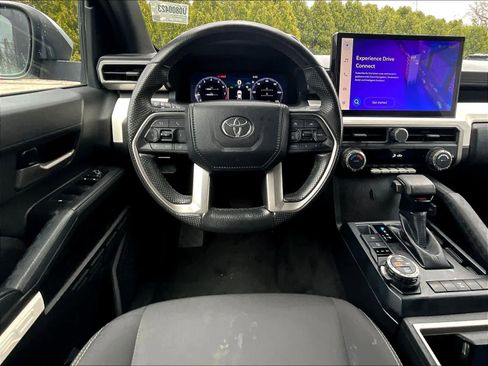 Used 2024 Toyota Tacoma TRD Off-Road image 17