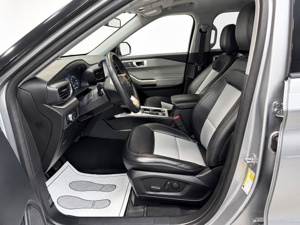 Used 2023 Ford Explorer XLT w/ Equipment Group 202A AWD/4WD image 20