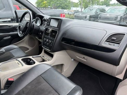 Used 2020 Dodge Grand Caravan SXT FWD image 29